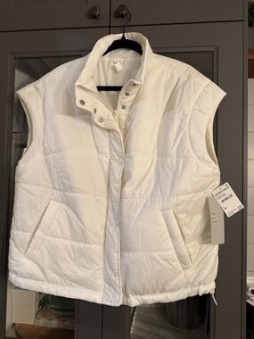 Women’s Zella White Quilted Puffer Vest size Large